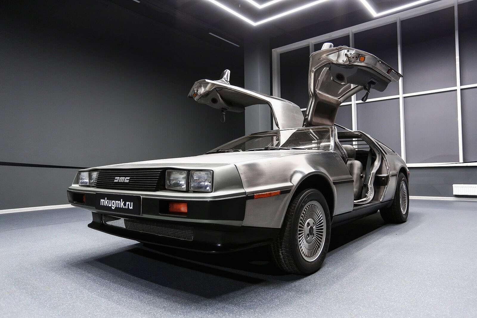 1980s DeLorean DMC   ---photo credit: art_zzz - stock.adobe.com