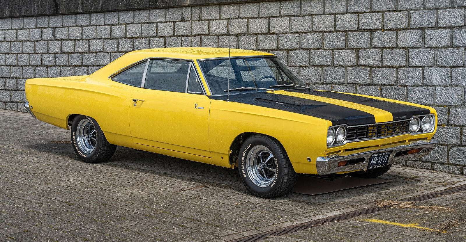 Plymouth Road Runner (1968 - 1970)   ---photo credit: Milos - stock.adobe.com