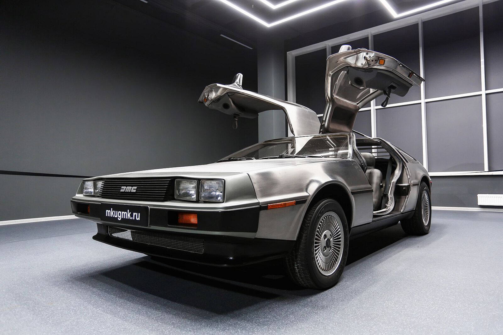 1980s DeLorean DMC   ---photo credit: art_zzz - stock.adobe.com