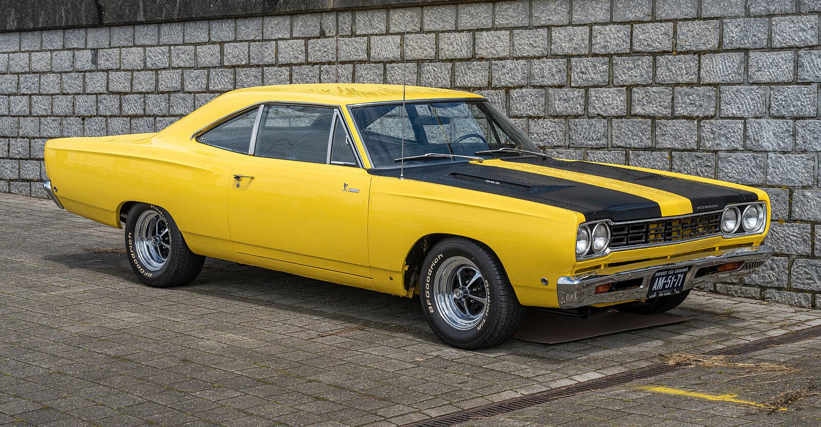 Plymouth Road Runner (1968 - 1970)   ---photo credit: Milos - stock.adobe.com