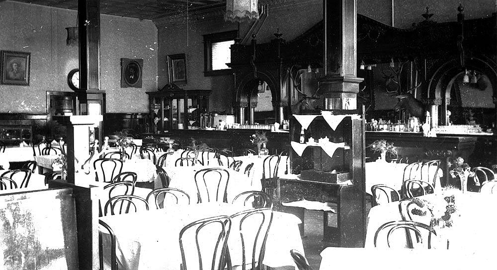 The Irma Hotel dining room, ca. 1930. Black and white photograph. MS 6 William F. Cody Collection. P.69.1206.1