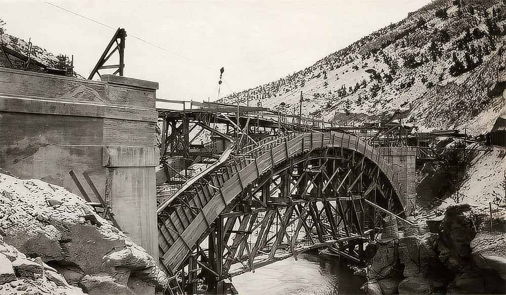 Photo of Hayden's Arch Bridge under construction.