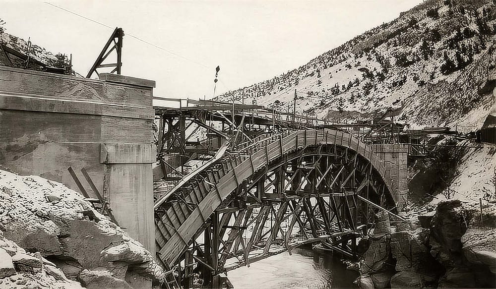 Photo of Hayden's Arch Bridge under construction.