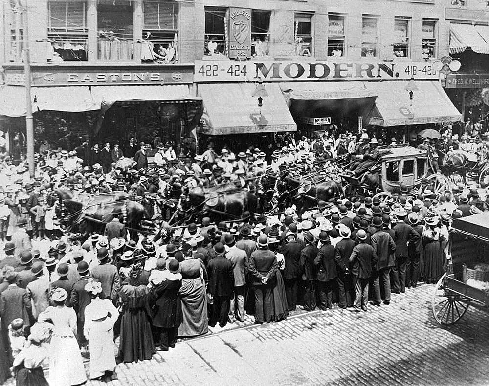 The Wild West parade brings out the crowds, ca. 1890. MS6 William F. Cody Collection, McCracken Research Library. P.6.0215