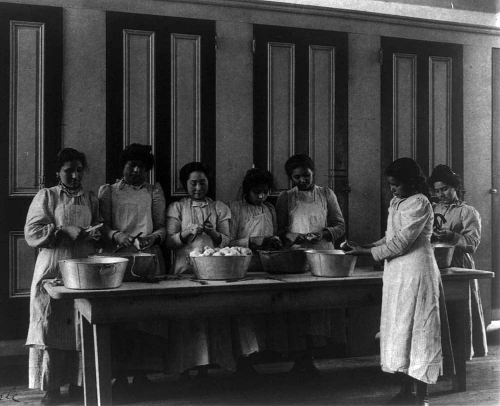 Cooking class at the Carlisle Indian School, 1901. Library of Congress Prints and Photographs Division, Washington, D.C. 20540 USA. LC-USZ62-26783