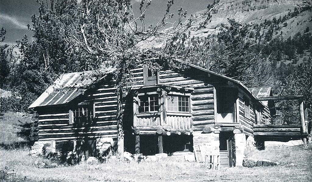 The main lodge of Carl Dunrud's Double Dee Dude Ranch was built of logs in the tradition of Dunrud's Norwegian ancestors.