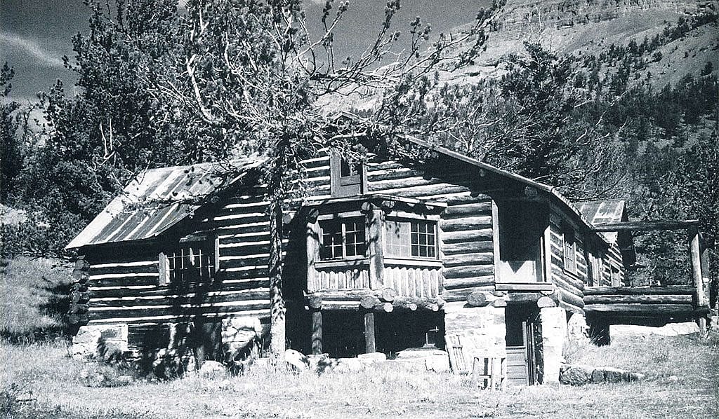 The main lodge of Carl Dunrud's Double Dee Dude Ranch was built of logs in the tradition of Dunrud's Norwegian ancestors.