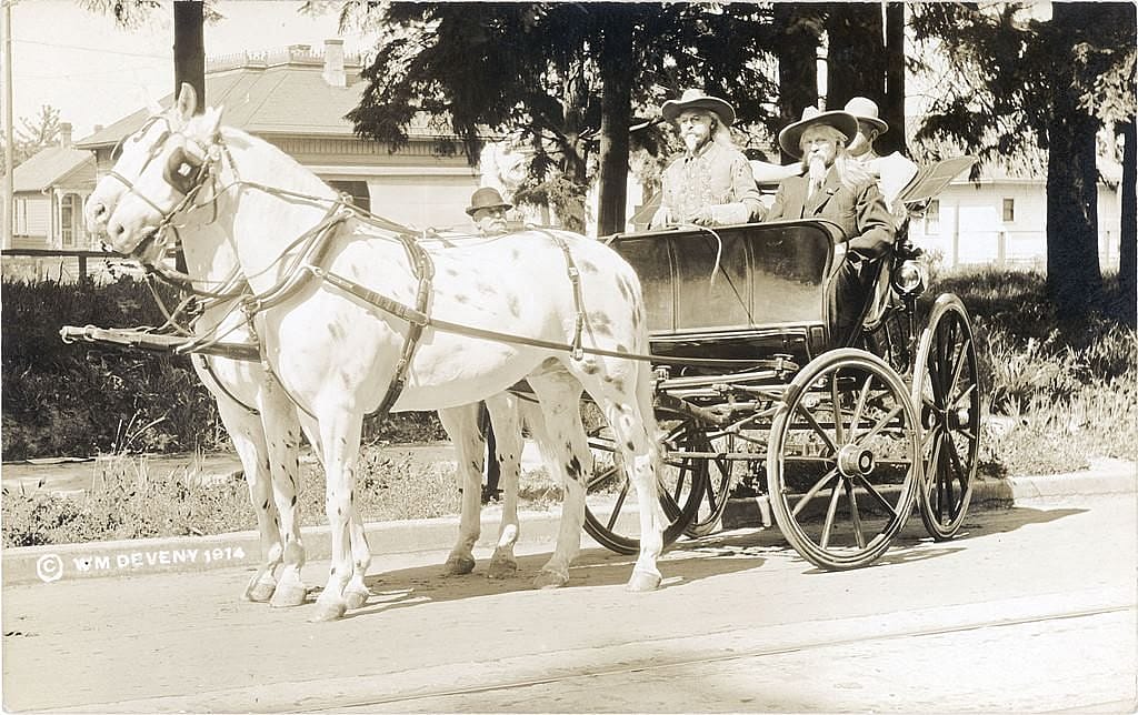 "Real" Buffalo Bill on the left