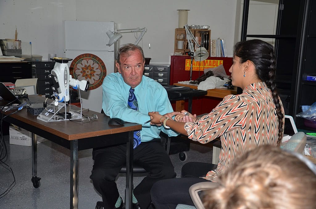 Dr Kaiser explains how the XRF tracer works to conservation intern Vanessa Ocana-Mayor