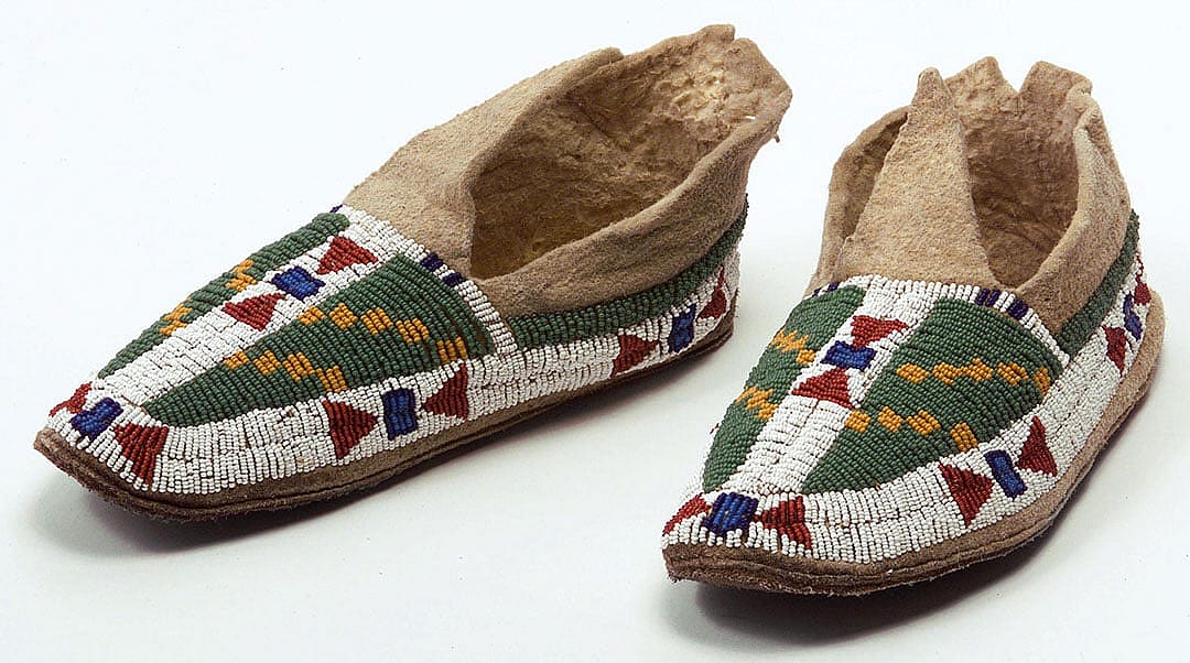 Moccasins, ca. 1890. Northern Plains, Hinono'ei (Arapaho). Chandler-Pohrt Collection, Gift of Walter Hunt in honor of Margo Grant. NA.202.862