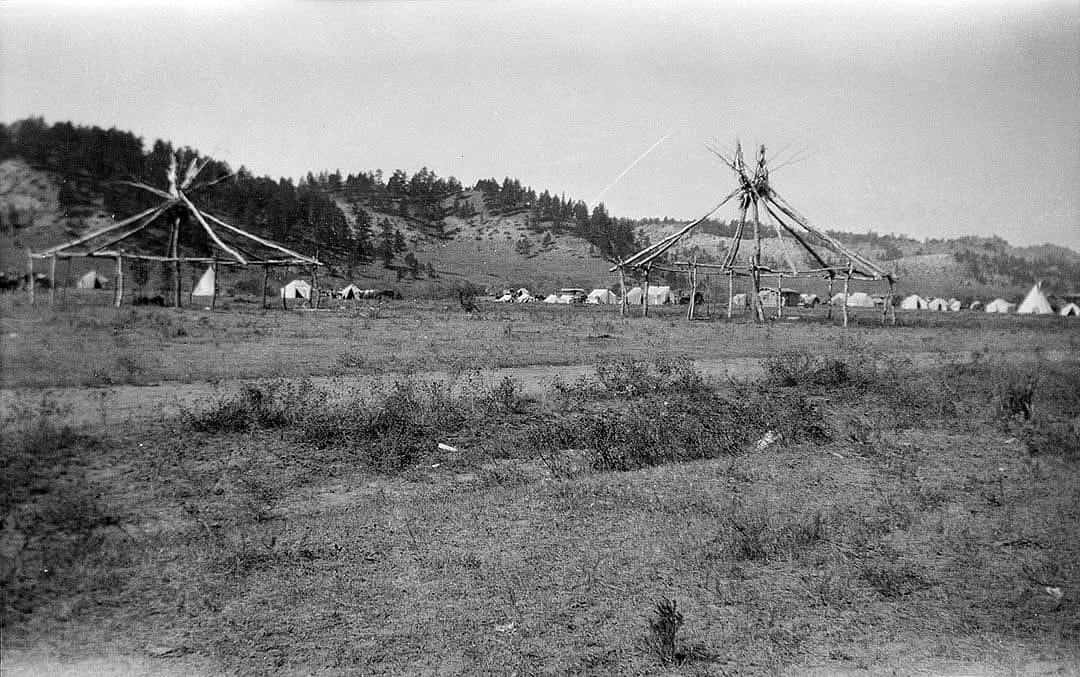 Building the Sun Dance lodge, ca. 1922-1935. MS 165 Thomas B. Marquis Collection. PN.165.3.81
