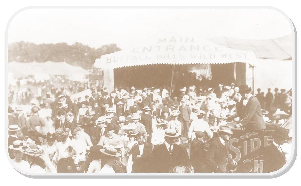 Crowding to see Buffalo Bill's Wild West. Date and location unknown. MS71 Vincent Mercaldo Collection, McCracken Research Library. P.71.1501