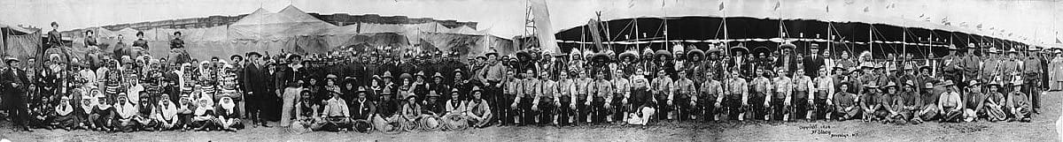 The entire troupe of Buffalo Bill's Wild West and Pawnee Bill's Far East, 1909. MS6 William F. Cody Collection, McCracken Research Library. P.69.1230.1