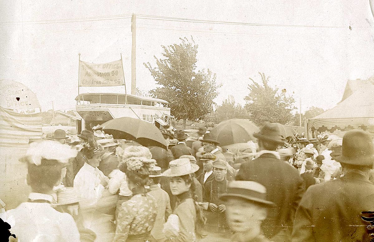 More crowds clamoring to get into Buffalo Bill's Wild West, ca. 1905, Great Britain tour. MS6 William F. Cody Collection. Finley A. Goodman Collection. P.6.689.27