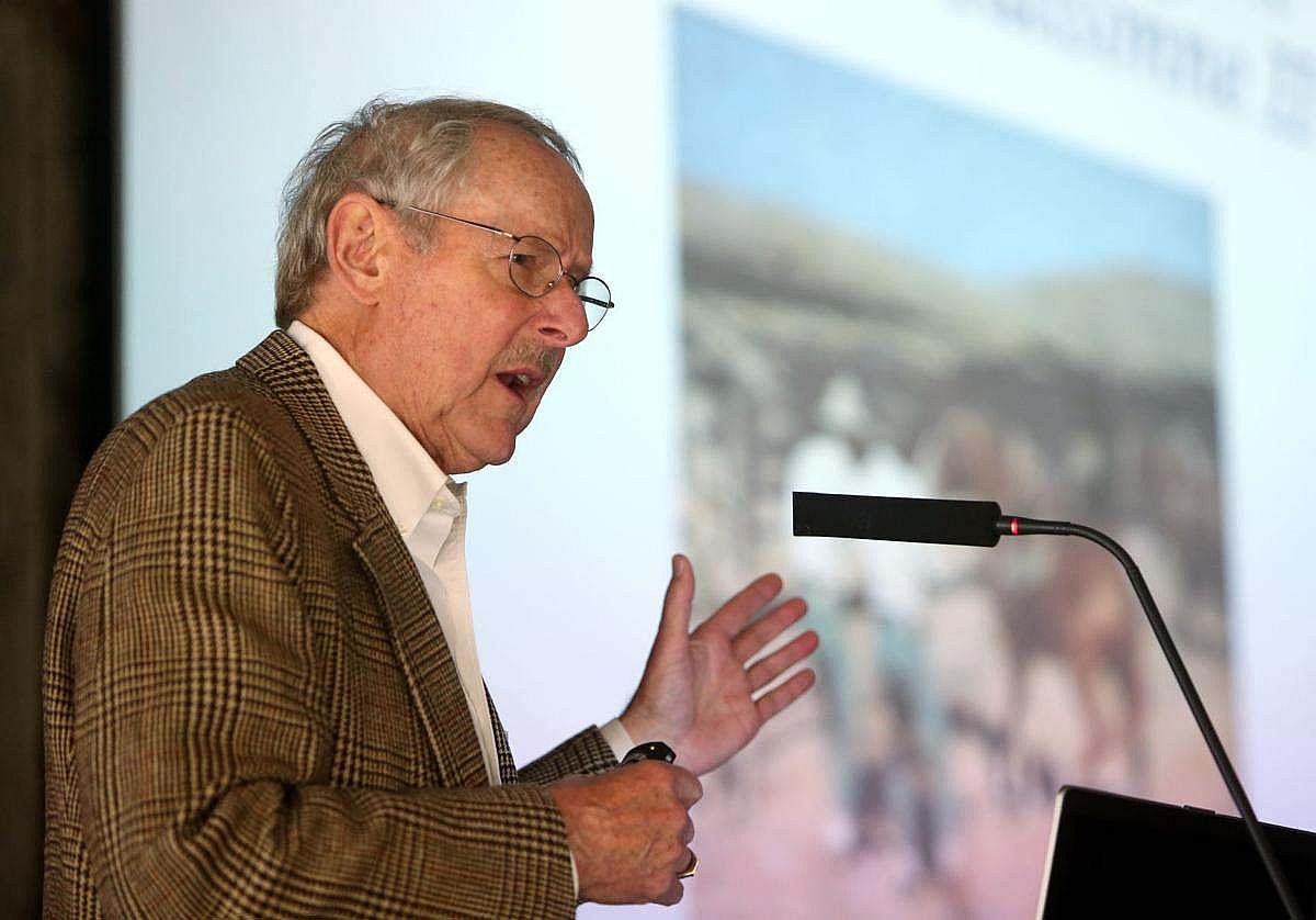 Peter Hassrick presenting on Frederic Remington's "The War Bridle."