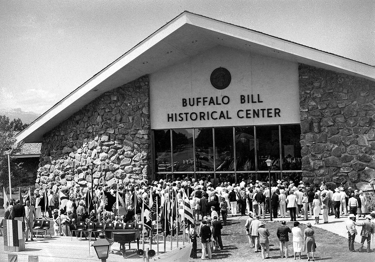 Crowds gather to view the Winchester Collection, July 4, 1976, Cody, Wyoming. P.20.4643