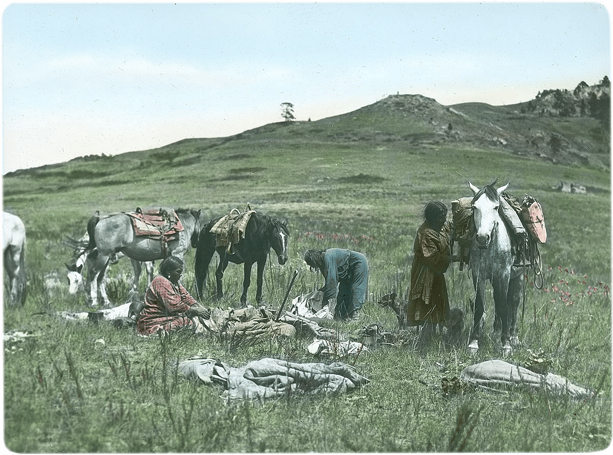 Getting ready to set up camp at temporary berry camp, 1903-1925. MS 95 William Petzoldt Lantern Slide Collection. LS.95.74