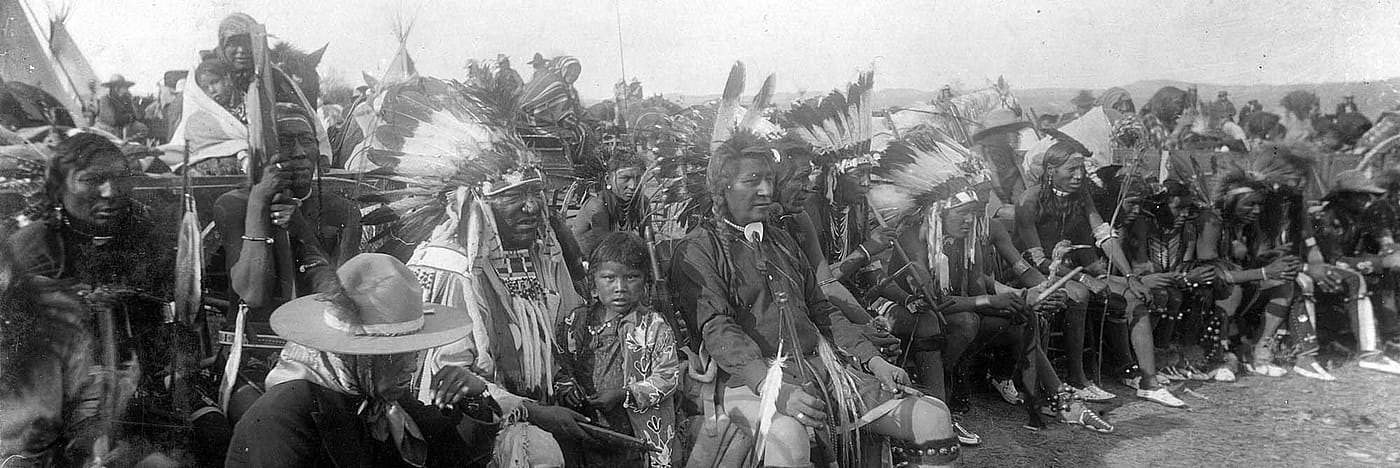 Plenty Coups and many other Crow people, 1898. MS 032 Edward Becker Indian Photographs Collection. P.32.06