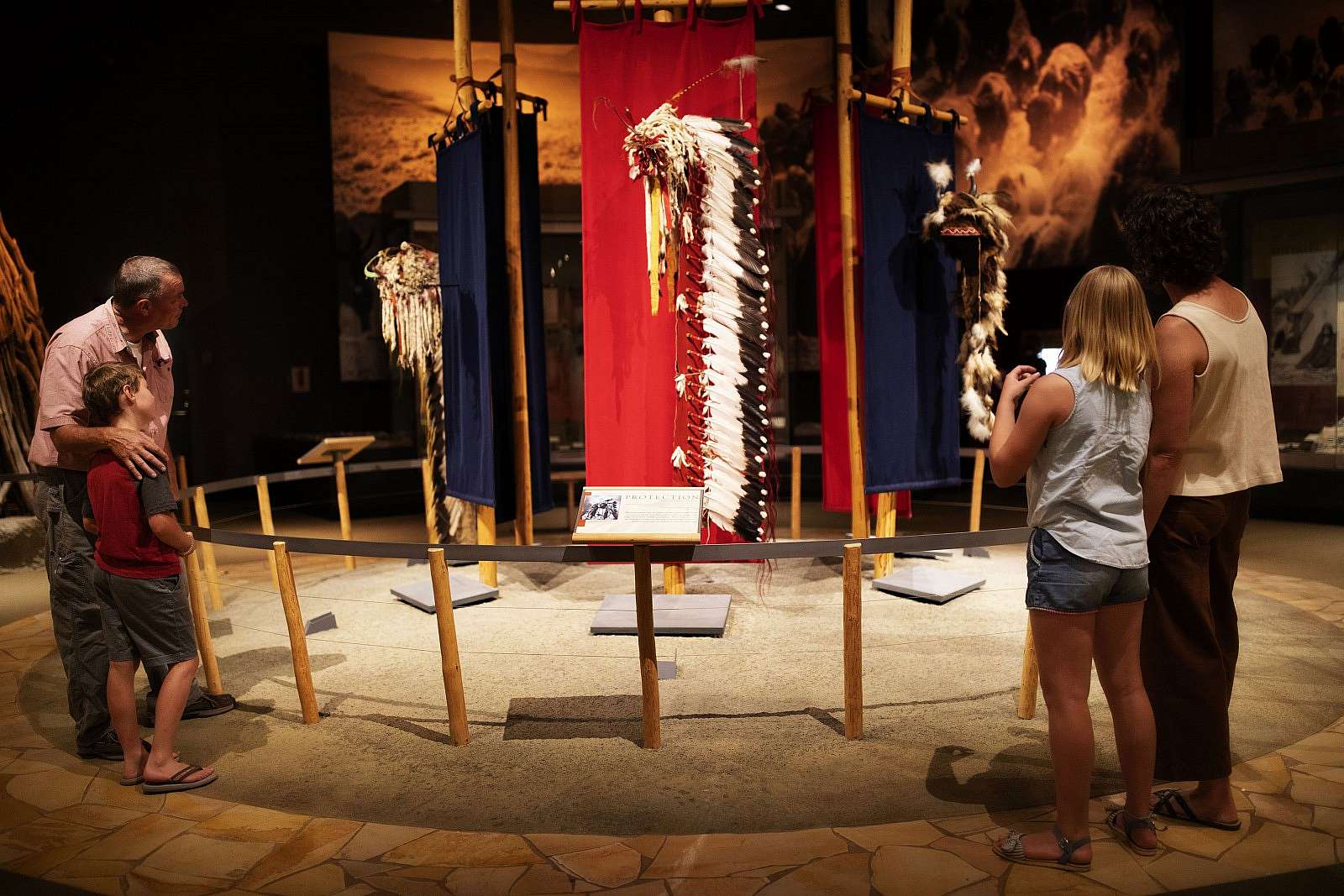 Download Image - BBCW-PIM02: "Buffalo and the People" exhibit, Plains Indian Museum, Buffalo Bill Center of the West, Cody, Wyoming, USA. (BBCW-PIM02)