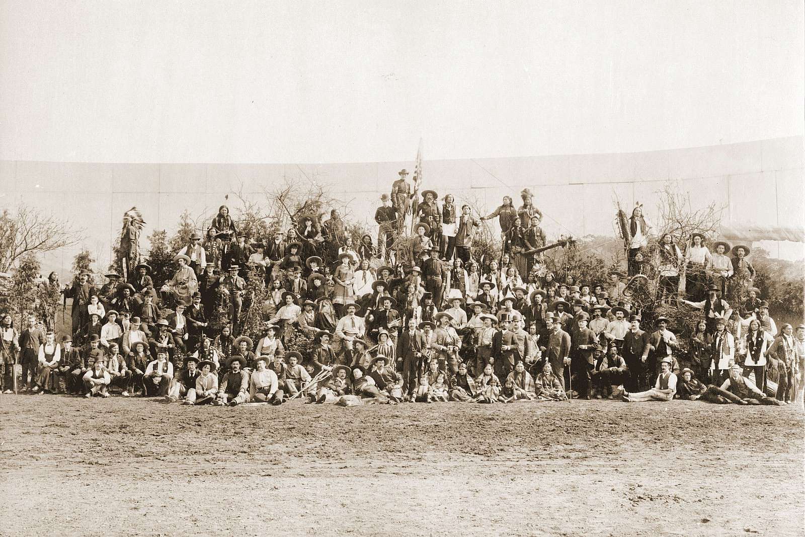 Photograph, Cast of Buffalo Bill's Wild West, London, England, 1887. MS 6 William F. Cody Collection, McCracken Research Library. P.69.0827 (BBCW-WFC04-P.69.0827)
