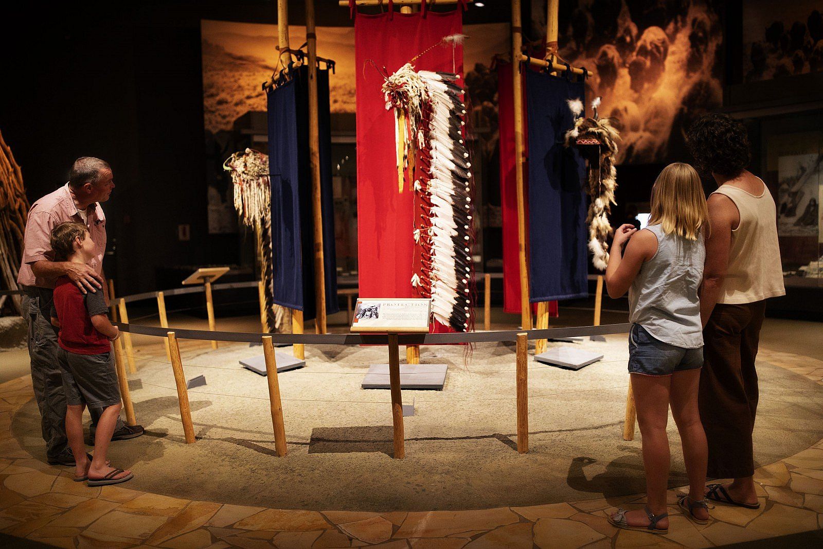 Download Image - BBCW-PIM02: "Buffalo and the People" exhibit, Plains Indian Museum, Buffalo Bill Center of the West, Cody, Wyoming, USA. (BBCW-PIM02)