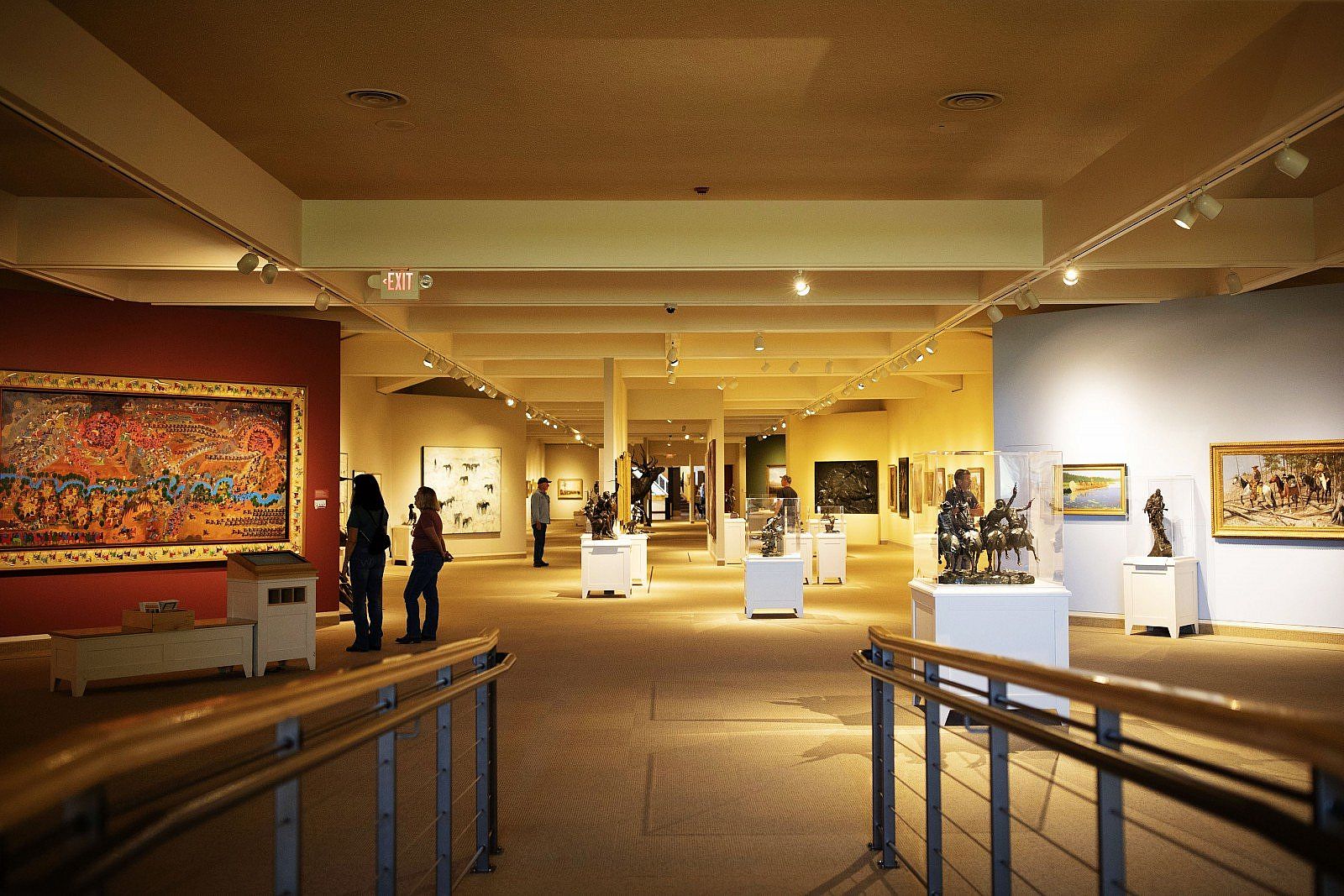 Long view of Whitney Western Art Museum, Buffalo Bill Center of the West, Cody, Wyoming, USA. (BBCW-WWAM01)