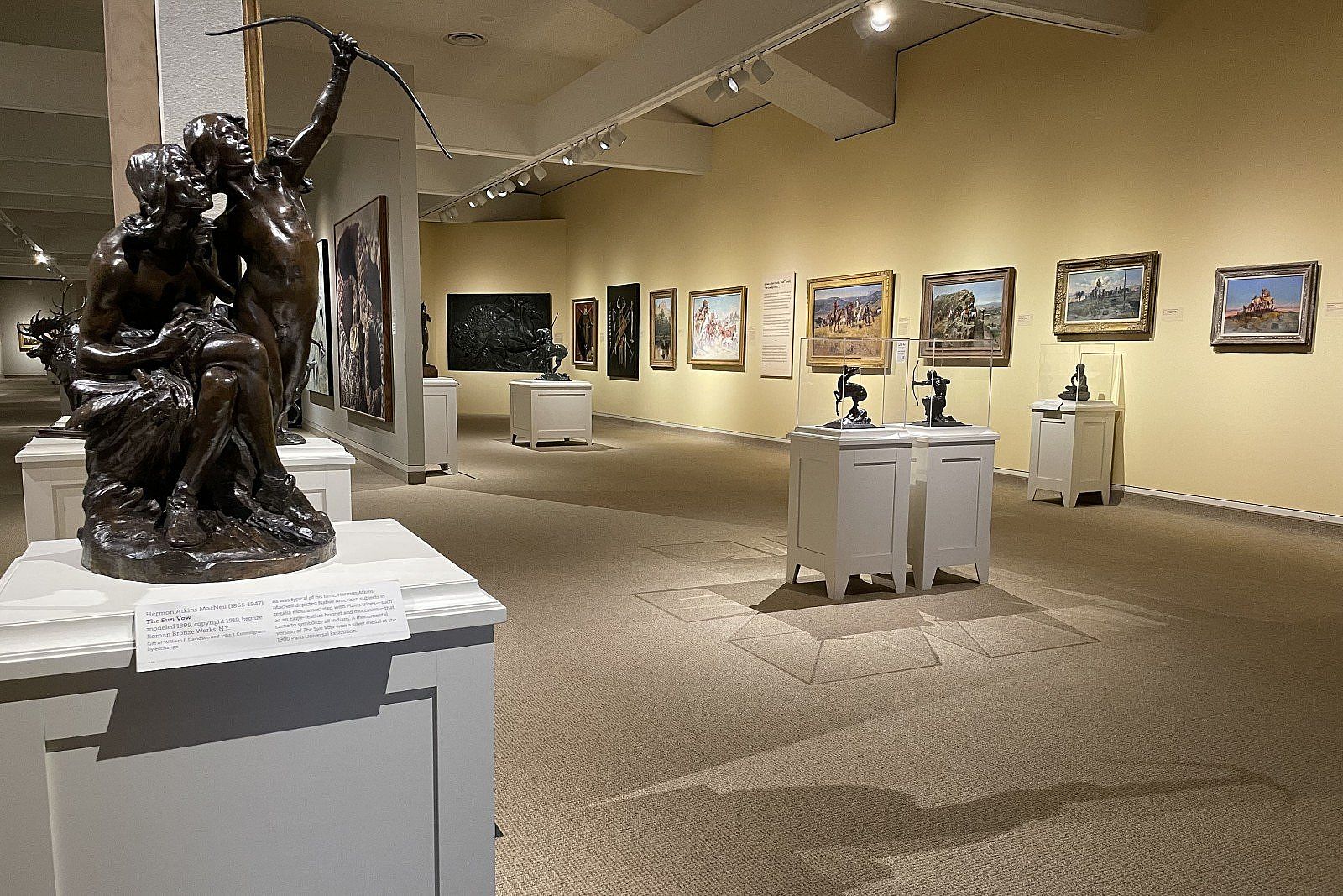Whitney Western Art Museum, with Hermon Atkins MacNeil's The Sun Vow in foreground, Buffalo Bill Center of the West, Cody, Wyoming, USA. (Hermon Atkins MacNeil bronze, The Sun Vow. Gift of William F. Davidson and John J Cunningham by exchange. Bronze, 4.66) (BBCW-WWAM03)