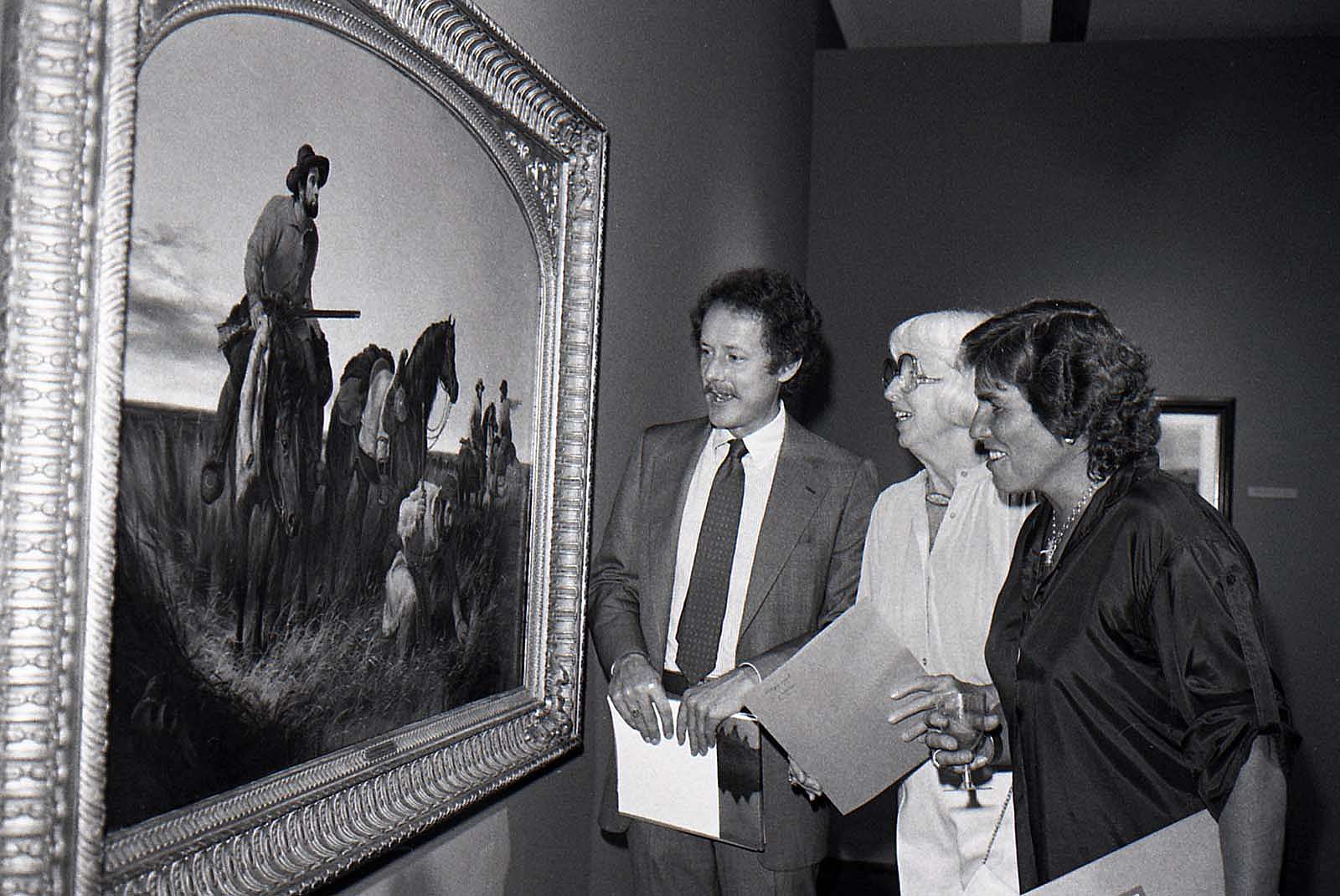 Peter Hassrick discussing a painting.