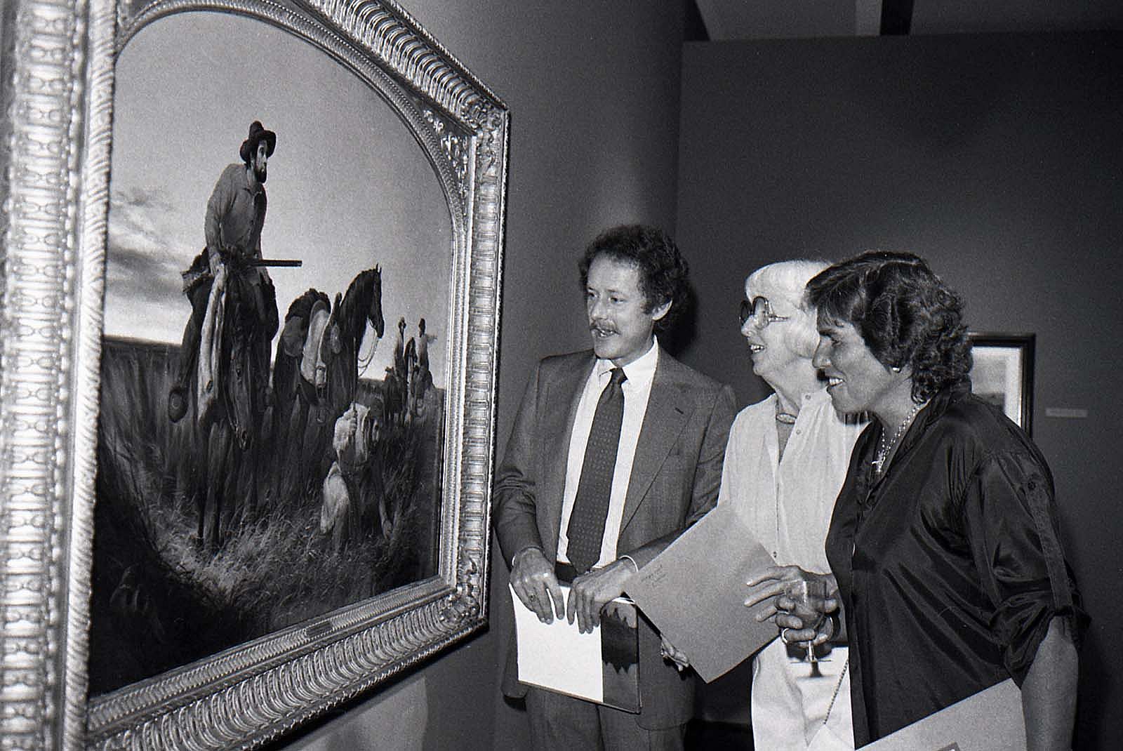 Peter Hassrick discussing a painting.