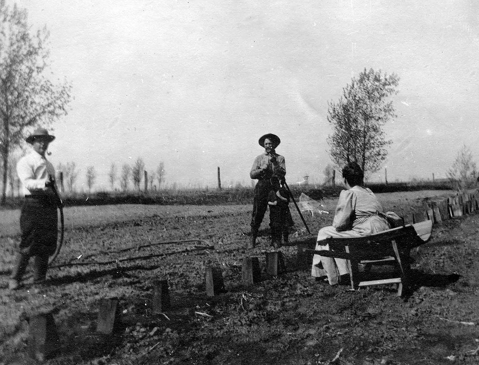 Making a garden, 1909. Individuals unidentified. North Platte, Nebraska. MS 006 William F. Cody Collection. P.6.647.04a (detail)