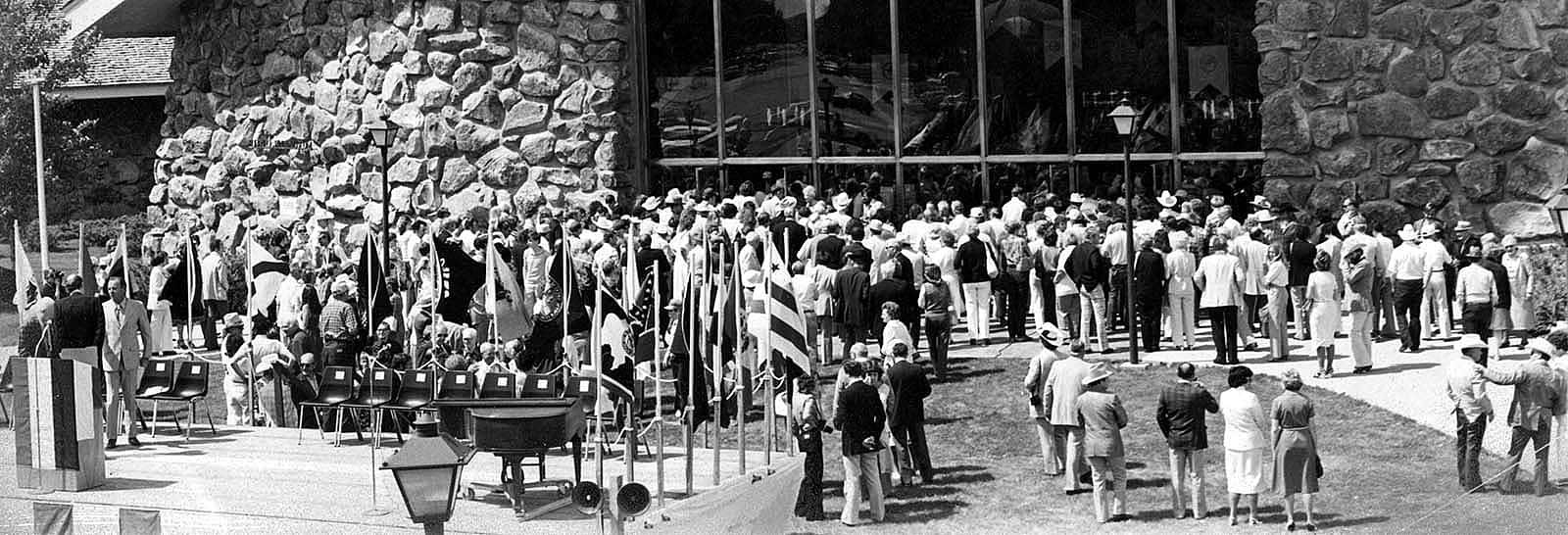 Crowds gather to view the Winchester Collection, July 4, 1976, Cody, Wyoming. P.20.4643 (detail)