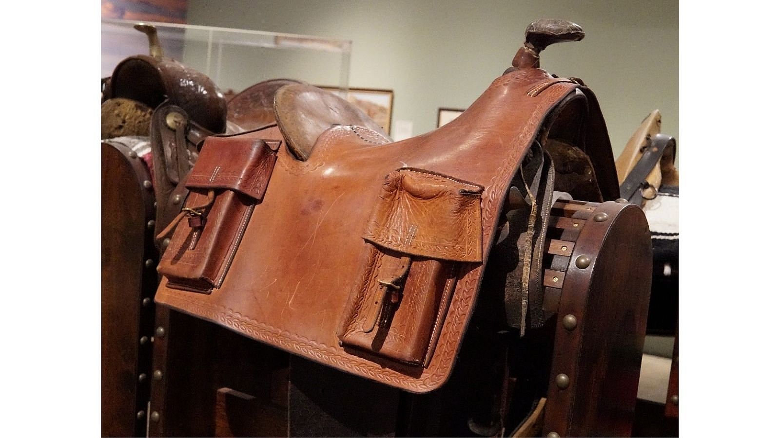 Pony Express Saddle highlighting the mochila placement for efficient mail delivery.