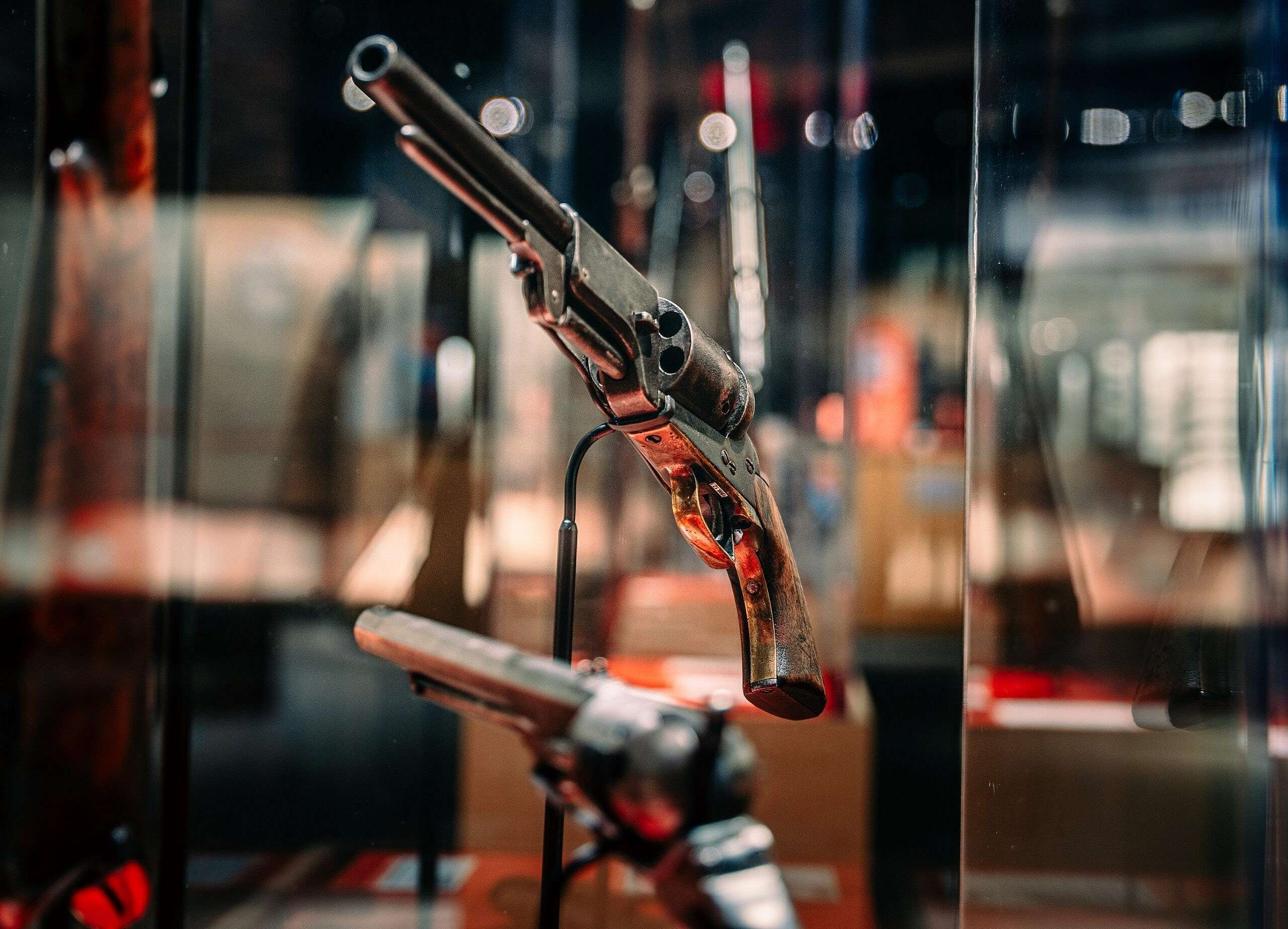 Firearms-Museum-Pistol-Display-scaled