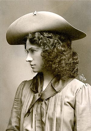 Annie Oakley, ca. 1902. MS6 William F. Cody Collection. P.69.1161