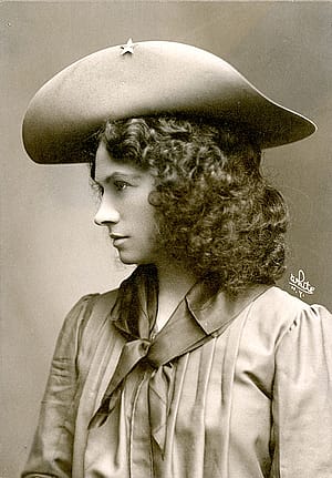 Annie Oakley, ca. 1902. MS6 William F. Cody Collection. P.69.1161