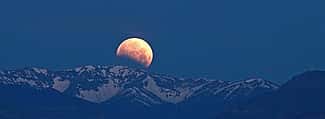 Mack Frost's photograph of the 2012 lunar eclipse with Horse’s Head snowfield and Castle Rock. (detail)
