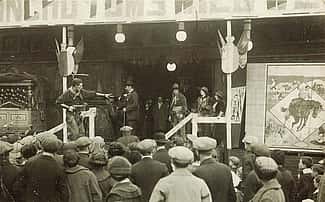 Montana Bill performing live in Broncho Tom's Wild West Show, Vinegarhill (Gallowgate) Fairground, Glasgow, 1915. Courtesy Tom F. Cunningham at snbba.co.uk.