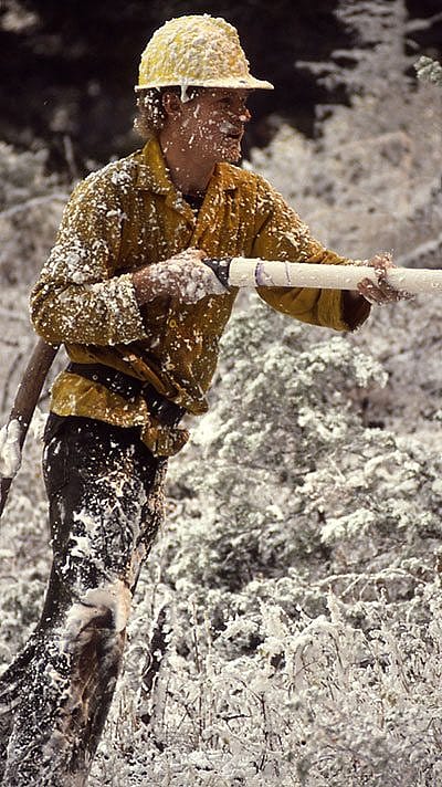 A firefighter during the 1988 Yellowstone fire blaze. Jim Peaco, NPS photo.