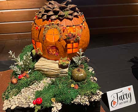 Halloween Jack-o-lantern: decorated as a fairy house.