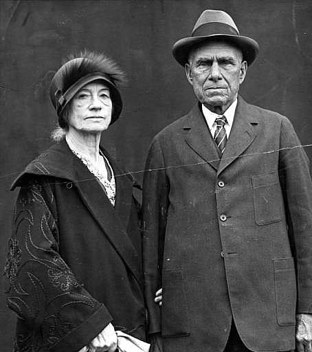 Annie Oakley and Frank Butler, ca. 1920-1926. William F. Cody Collections. P.6.0340
