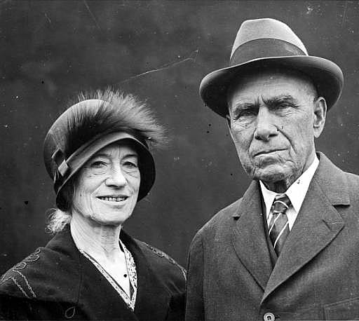 Annie Oakley and Frank Butler, ca. 1920-1926. MS 6 William F. Cody Collection, McCracken Research Library. P.6.339