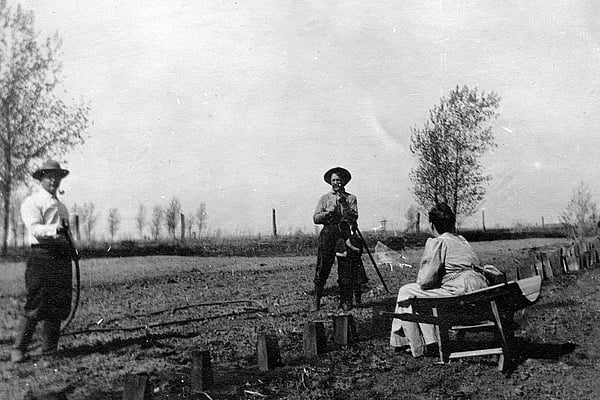 Making a garden, 1909. Individuals unidentified. North Platte, Nebraska. MS 006 William F. Cody Collection. P.6.647.04a (detail)