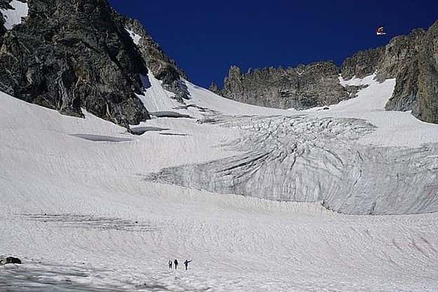Using kite aerial photography to capture imagery on the Dinwoody Glacier in 2017