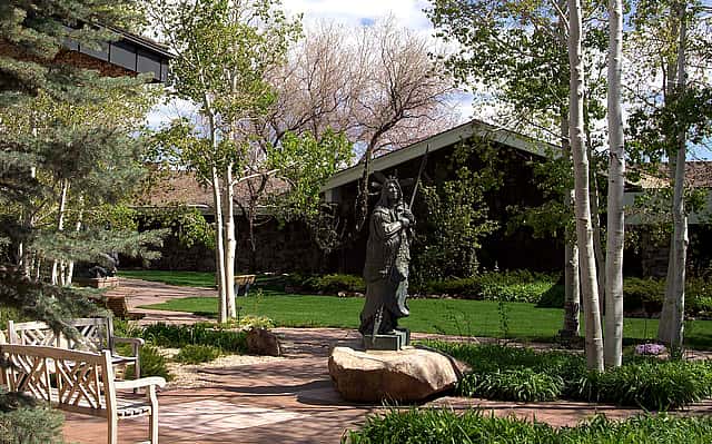 "Crazy Horse" by R.V. Greeves. Outdoor sculpture at the Center of the West. 7.00.1