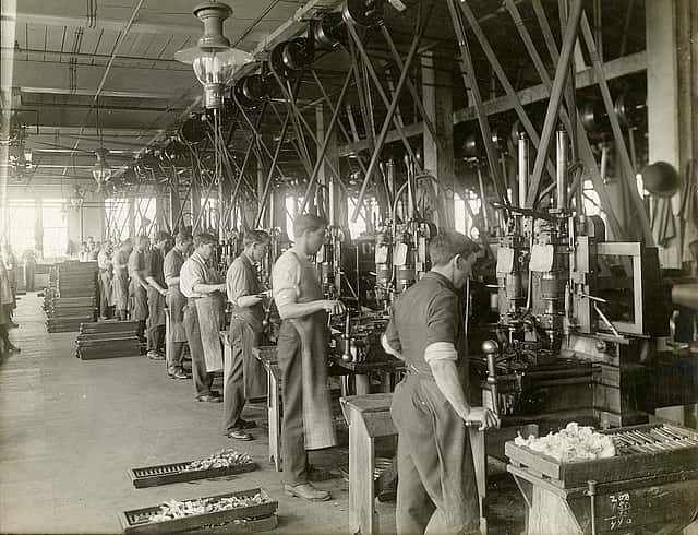 Working the drill presses, Winchester plant, 1912. MS 20 Winchester Repeating Arms Company Collection, McCracken Research Library. P.20.2994