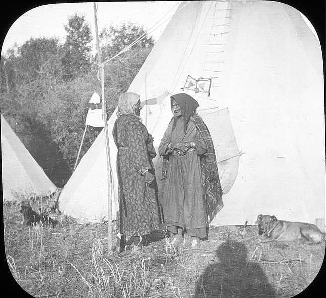 Two Crow women seem engaged in a quarrel; note the clenched fists. Perhaps they need talking sticks. MS 95 Petzoldt Collection, McCracken Research Library. LS.95.345