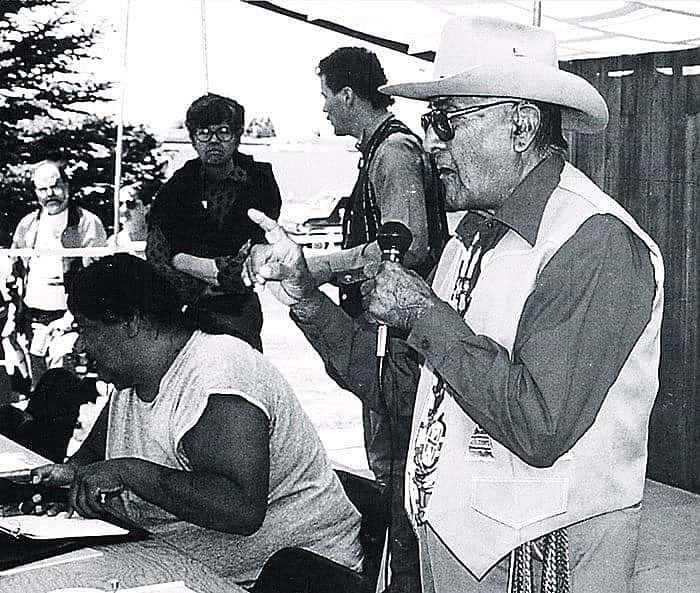Joseph Medicine Crow speaking at the 1997 Plains Indian Museum Powwow.