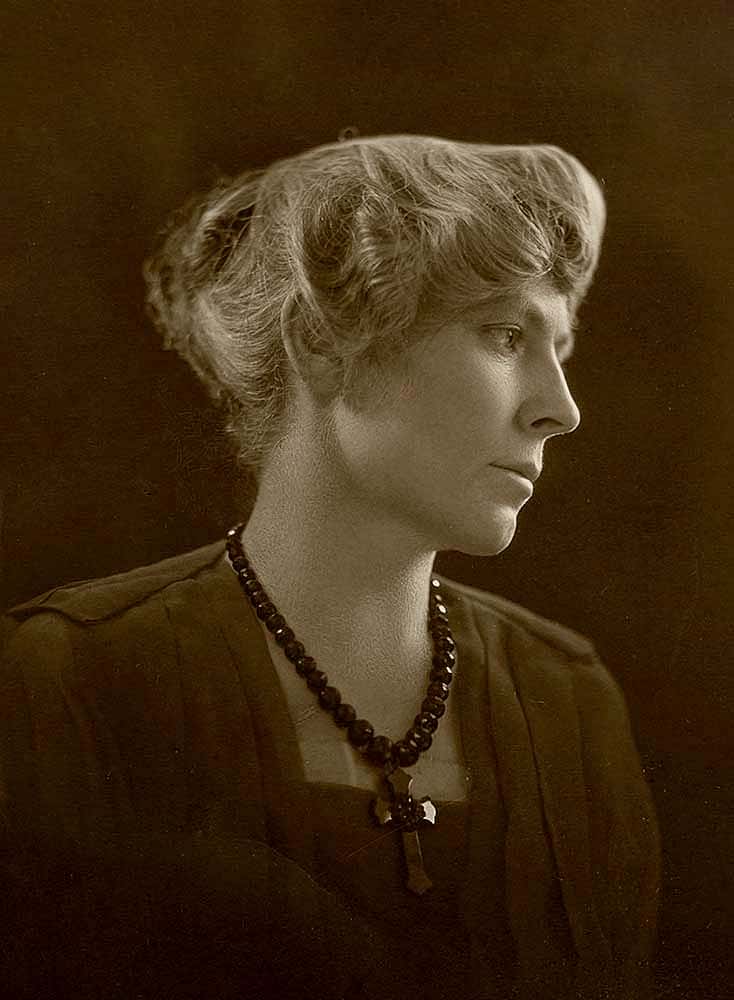 Fig. 1: Portrait, Mary Jester Allen, early 1920s. MS 6 William F. Cody Collection, McCracken Research Library. P.69.0178