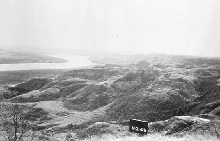 The Missouri River Breaks, North Dakota, pre-Flood Control Act of 1944. The west side is rugged and hilly, the east side is rich, level soil suited to farming. Image courtesy of Marilyn Cross Hudson.