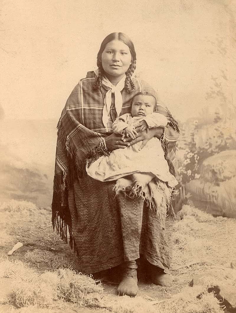 Unidentified woman with child, Nez Perce, ca. 1890-1900. MS 320 Paul Dyck Plains Indian Buffalo Culture Collection. P.320.365